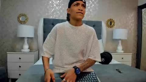 Zoe Krug online show from September 2025 12:18:01 PM