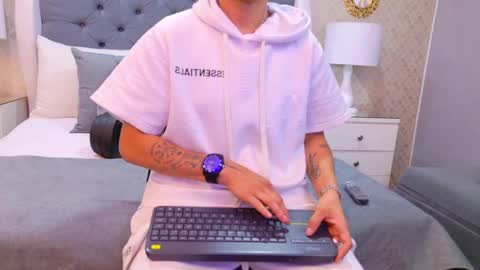 Zoe Krug online show from October 2025 11:40:01 AM