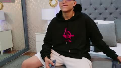 Zoe Krug online show from January 2026 07:05:02 PM