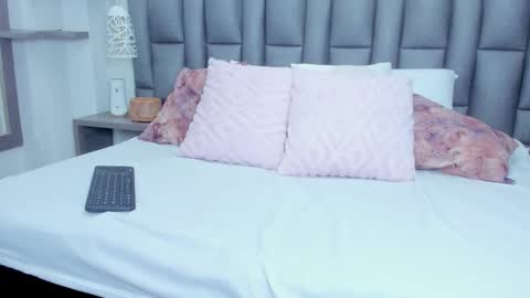 Zoe Krug online show from February 2026 12:34:02 PM