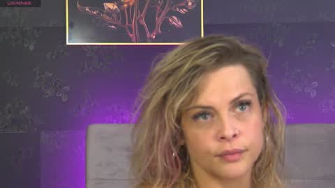 Snapshot of zoemesmerizee chatting on December 2024 01:51:02 AM ZoeMesmerize online show from December 2024 01:51:02 AM