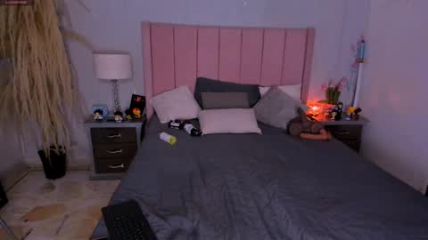 Snapshot of zoemiller32 chatting on October 2025 01:59:02 PM CuteZoe online show from October 2025 01:59:02 PM