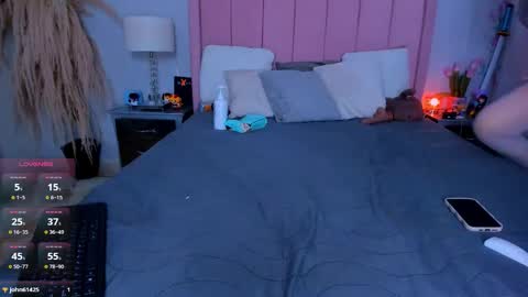 Snapshot of zoemiller32 chatting on December 2025 12:15:02 AM CuteZoe online show from December 2025 12:15:02 AM