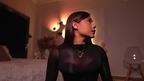 Snapshot of zoevidal_ chatting on May 2026 12:11:02 PM zoevidal_ online show from May 2026 12:11:02 PM