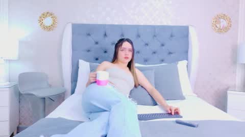 Snapshot of zoewilliis chatting on June 2026 11:07:01 AM ZoeWilliis online show from June 2026 11:07:01 AM