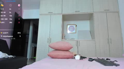 zoey  Independent model online show from September 2025 12:15:01 AM