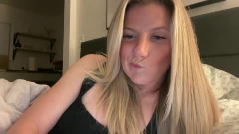 Zoeydanner online show from July 2026 07:34:01 AM