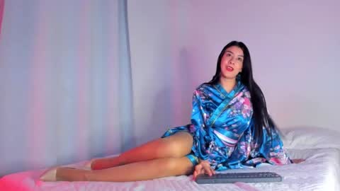 Zohey  online show from October 2025 06:56:01 AM
