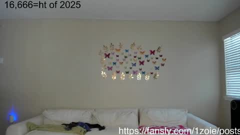 Zoie online show from October 2025 08:50:01 PM
