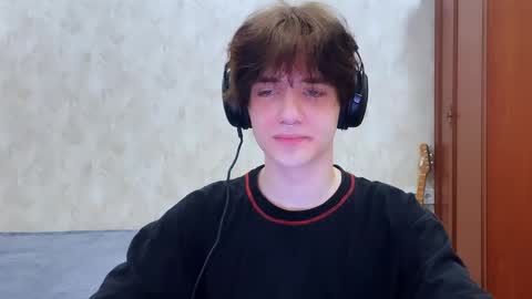 Snapshot of zombde32 chatting on April 2026 01:23:02 AM Zombdeeeee online show from April 2026 01:23:02 AM