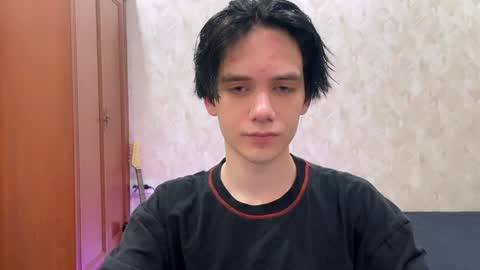 Snapshot of zombde32 chatting on May 2026 12:29:01 AM Zombdeeeee online show from May 2026 12:29:01 AM