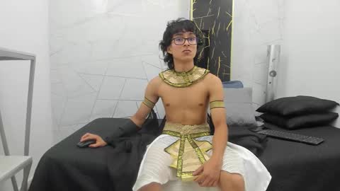 Snapshot of zoro_v chatting on October 2025 07:36:02 PM online show from October 2025 07:36:02 PM