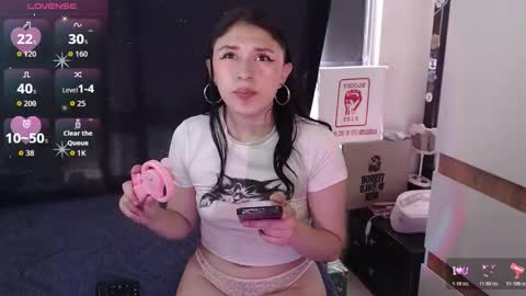 Snapshot of zowi_hottiee chatting on December 2025 06:50:01 PM cintya kors online show from December 2025 06:50:01 PM