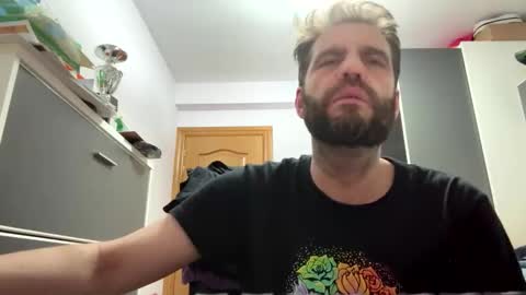 Snapshot of zurdineno chatting on June 2026 11:17:01 PM zurdineno online show from June 2026 11:17:01 PM