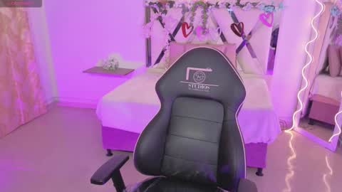 ZURY   online show from October 2025 11:36:01 AM