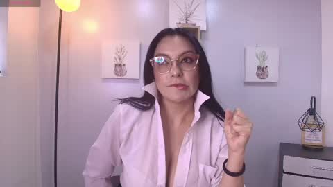Snapshot of zuzana21 chatting on April 2026 01:03:01 PM Zuzana21 online show from April 2026 01:03:01 PM
