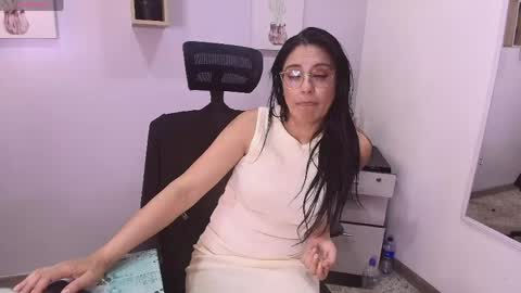 Snapshot of zuzana21 chatting on April 2026 01:07:01 AM Zuzana21 online show from April 2026 01:07:01 AM