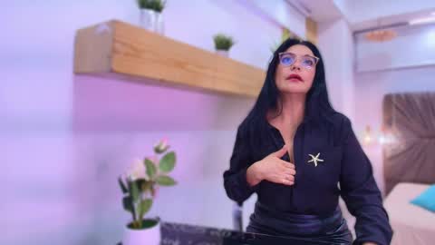 Snapshot of zuzana21 chatting on May 2026 01:18:02 PM Zuzana21 online show from May 2026 01:18:02 PM