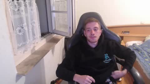 Snapshot of zuzmosfokafasz chatting on November 2025 11:48:01 PM Zuzmoe online show from November 2025 11:48:01 PM