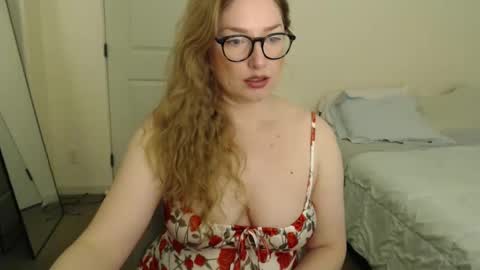 Snapshot of zuzuclaire chatting on June 2026 09:08:02 PM Carly online show from June 2026 09:08:02 PM
