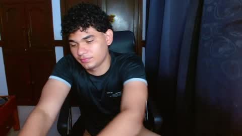 Snapshot of zyrosxk chatting on April 2026 07:00:02 AM antonio felipe online show from April 2026 07:00:02 AM