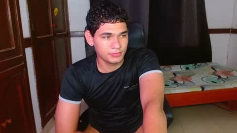 Snapshot of zyrosxk chatting on June 2026 07:50:02 AM antonio felipe online show from June 2026 07:50:02 AM