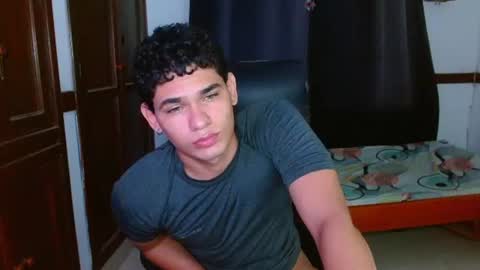 Snapshot of zyrosxk chatting on June 2026 07:43:02 AM antonio felipe online show from June 2026 07:43:02 AM