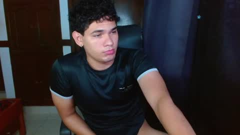 Snapshot of zyrosxk chatting on July 2026 04:25:01 AM antonio felipe online show from July 2026 04:25:01 AM