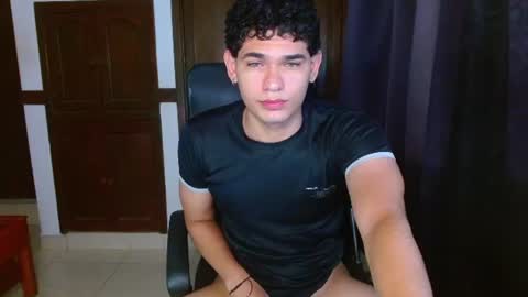 Snapshot of zyrosxk chatting on July 2026 05:23:02 AM antonio felipe online show from July 2026 05:23:02 AM