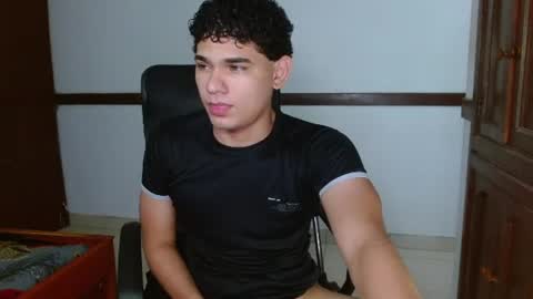 Snapshot of zyrosxk chatting on July 2026 07:17:01 AM antonio felipe online show from July 2026 07:17:01 AM