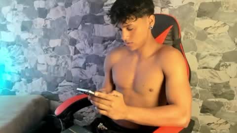 zyzz_1812 online show from April 2026 05:50:01 PM