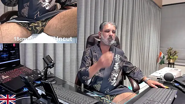 Snapshot of OnlineBossUK chatting on March 2026 04:13:01 PM OnlineBossUK online show from March 2026 04:13:01 PM