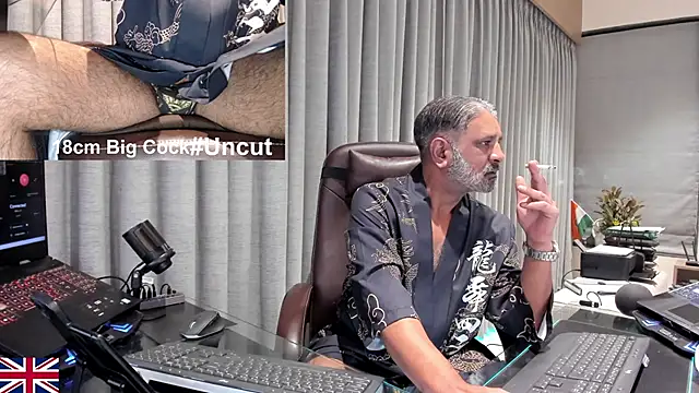 Snapshot of OnlineBossUK chatting on March 2026 06:33:01 PM OnlineBossUK online show from March 2026 06:33:01 PM