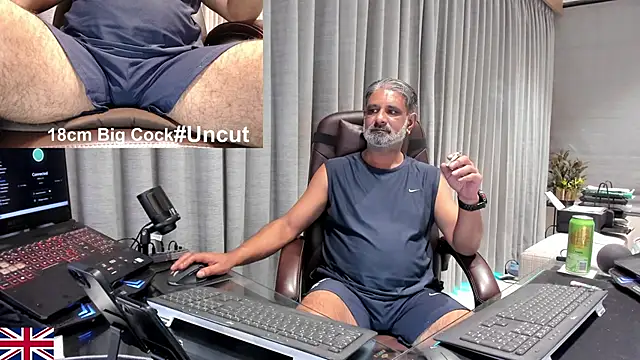 Snapshot of OnlineBossUK chatting on April 2026 05:10:01 PM OnlineBossUK online show from April 2026 05:10:01 PM