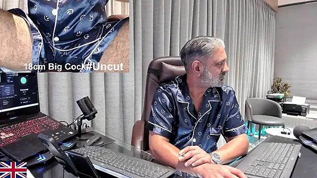 Snapshot of OnlineBossUK chatting on April 2026 09:17:01 AM OnlineBossUK online show from April 2026 09:17:01 AM