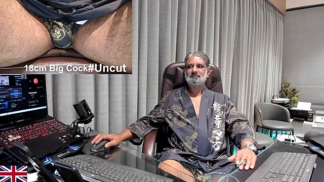 Snapshot of OnlineBossUK chatting on April 2026 07:47:02 PM OnlineBossUK online show from April 2026 07:47:02 PM
