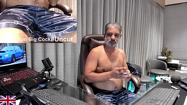 Snapshot of OnlineBossUK chatting on April 2026 08:48:01 AM OnlineBossUK online show from April 2026 08:48:01 AM