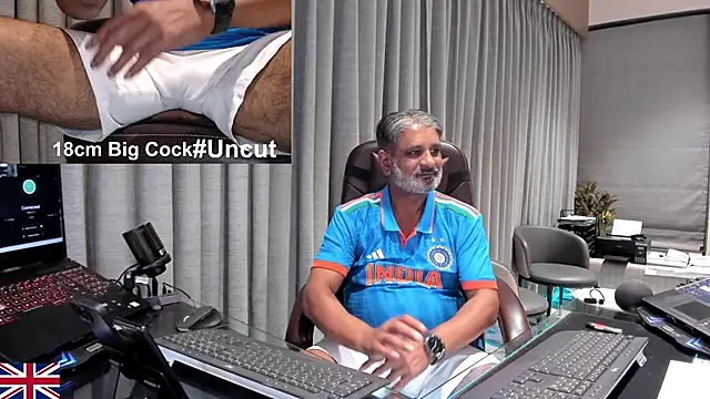 Snapshot of OnlineBossUK chatting on April 2026 01:42:02 AM OnlineBossUK online show from April 2026 01:42:02 AM