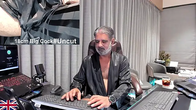 Snapshot of OnlineBossUK chatting on April 2026 02:53:02 AM OnlineBossUK online show from April 2026 02:53:02 AM