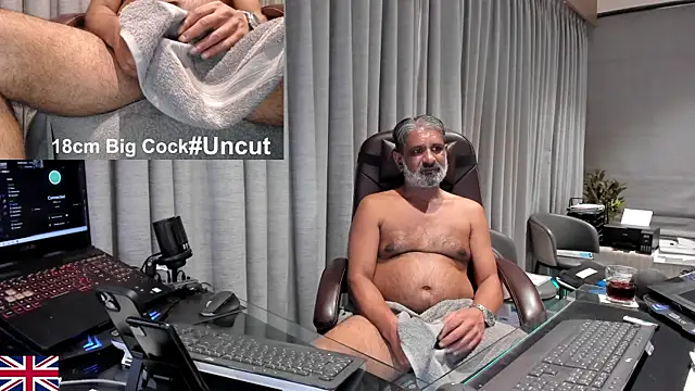Snapshot of OnlineBossUK chatting on May 2026 04:18:02 AM OnlineBossUK online show from May 2026 04:18:02 AM