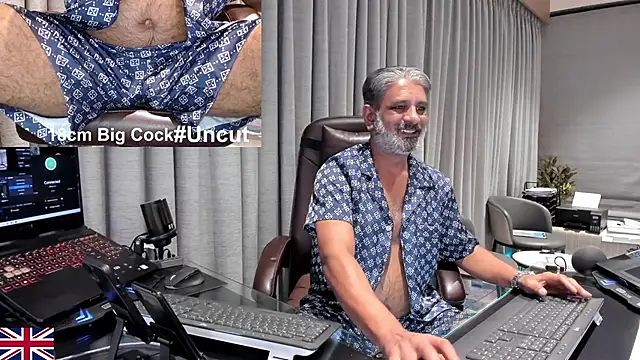 Snapshot of OnlineBossUK chatting on May 2026 08:26:01 PM OnlineBossUK online show from May 2026 08:26:01 PM