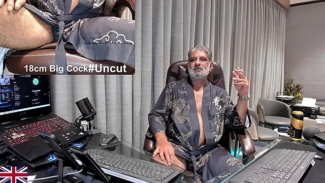 Snapshot of OnlineBossUK chatting on May 2026 11:14:02 PM OnlineBossUK online show from May 2026 11:14:02 PM