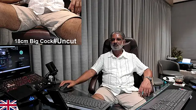 Snapshot of OnlineBossUK chatting on May 2026 01:56:01 AM OnlineBossUK online show from May 2026 01:56:01 AM