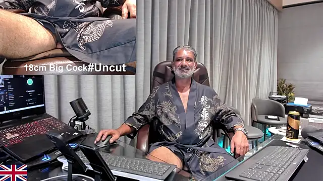 Snapshot of OnlineBossUK chatting on May 2026 10:48:01 PM OnlineBossUK online show from May 2026 10:48:01 PM