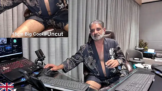 Snapshot of OnlineBossUK chatting on May 2026 04:58:01 PM OnlineBossUK online show from May 2026 04:58:01 PM