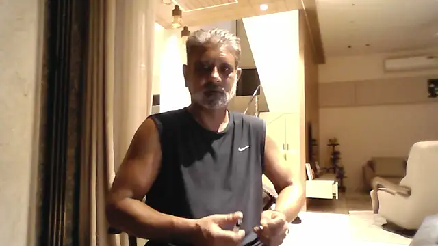 Snapshot of OnlineBossUK chatting on May 2026 05:32:02 PM OnlineBossUK online show from May 2026 05:32:02 PM