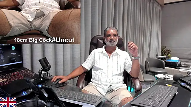Snapshot of OnlineBossUK chatting on May 2026 07:01:01 PM OnlineBossUK online show from May 2026 07:01:01 PM