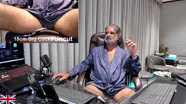 Snapshot of OnlineBossUK chatting on May 2026 06:31:02 PM OnlineBossUK online show from May 2026 06:31:02 PM