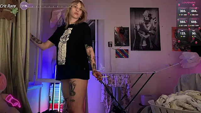 Snapshot of Mannarie_Madsinn chatting on January 2025 05:26:01 PM Mannarie Madsinn online show from January 2025 05:26:01 PM