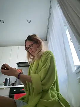 Snapshot of angelmommu chatting on February 2025 04:36:01 AM angelmommu online show from February 2025 04:36:01 AM